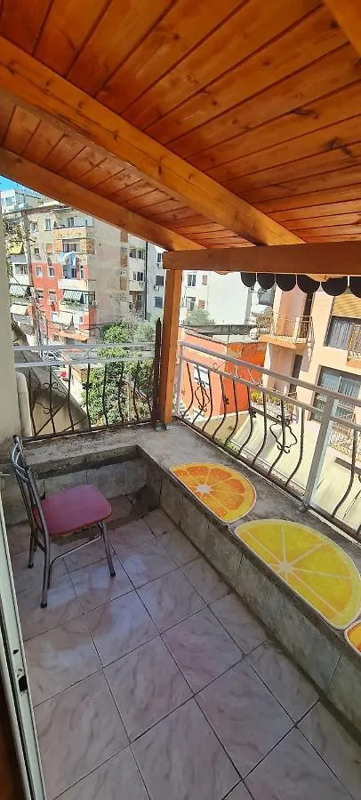 Economy Wooden Room Tirana Appartamento